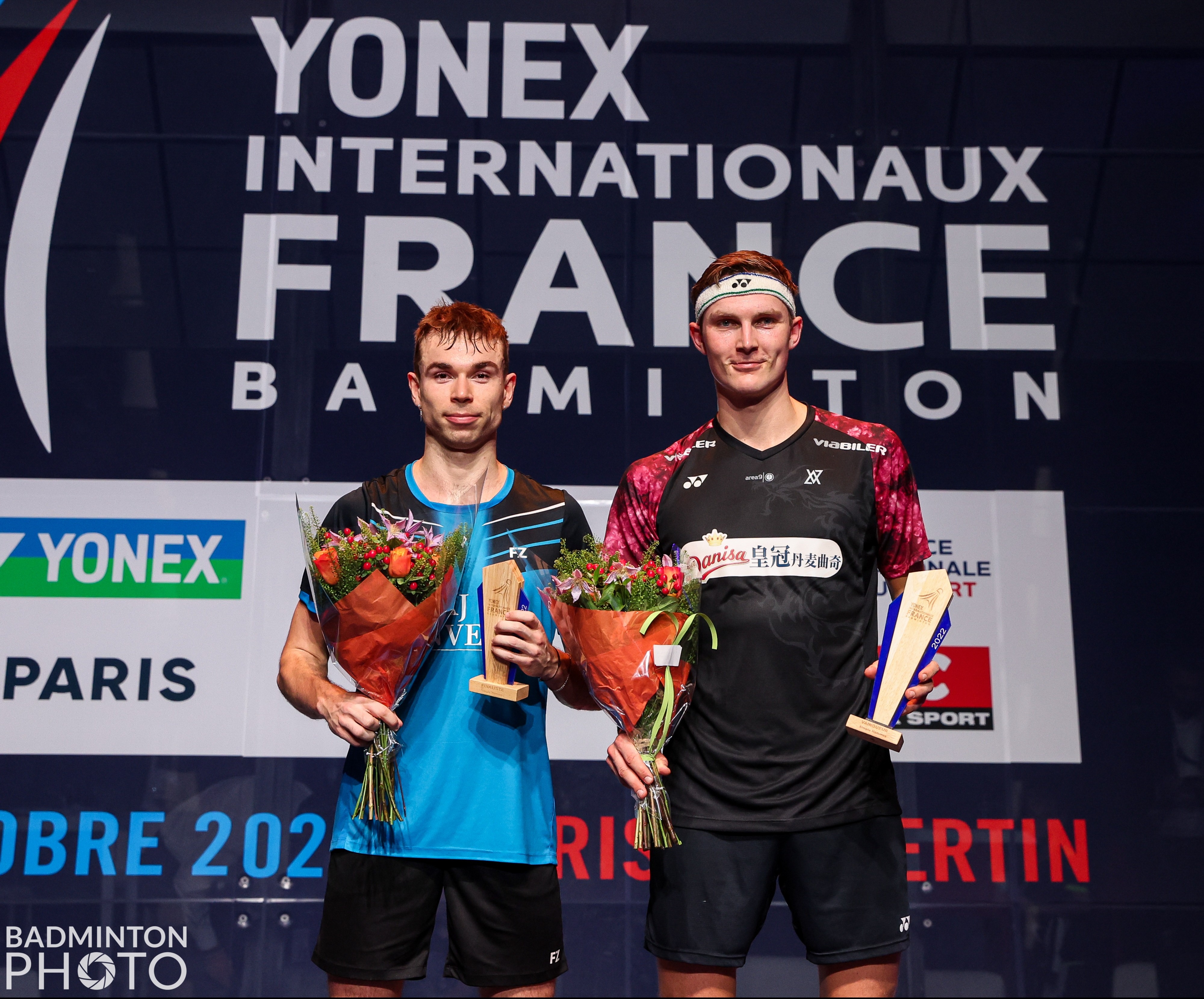 Viktor Axelsen et Rasmus Gemke sur le podium des IFB 2022